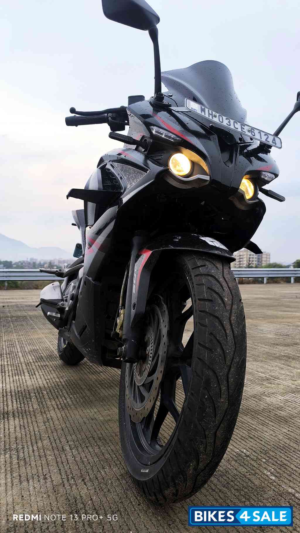 Bajaj Pulsar RS 200 ABS