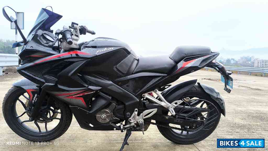 Bajaj Pulsar RS 200 ABS