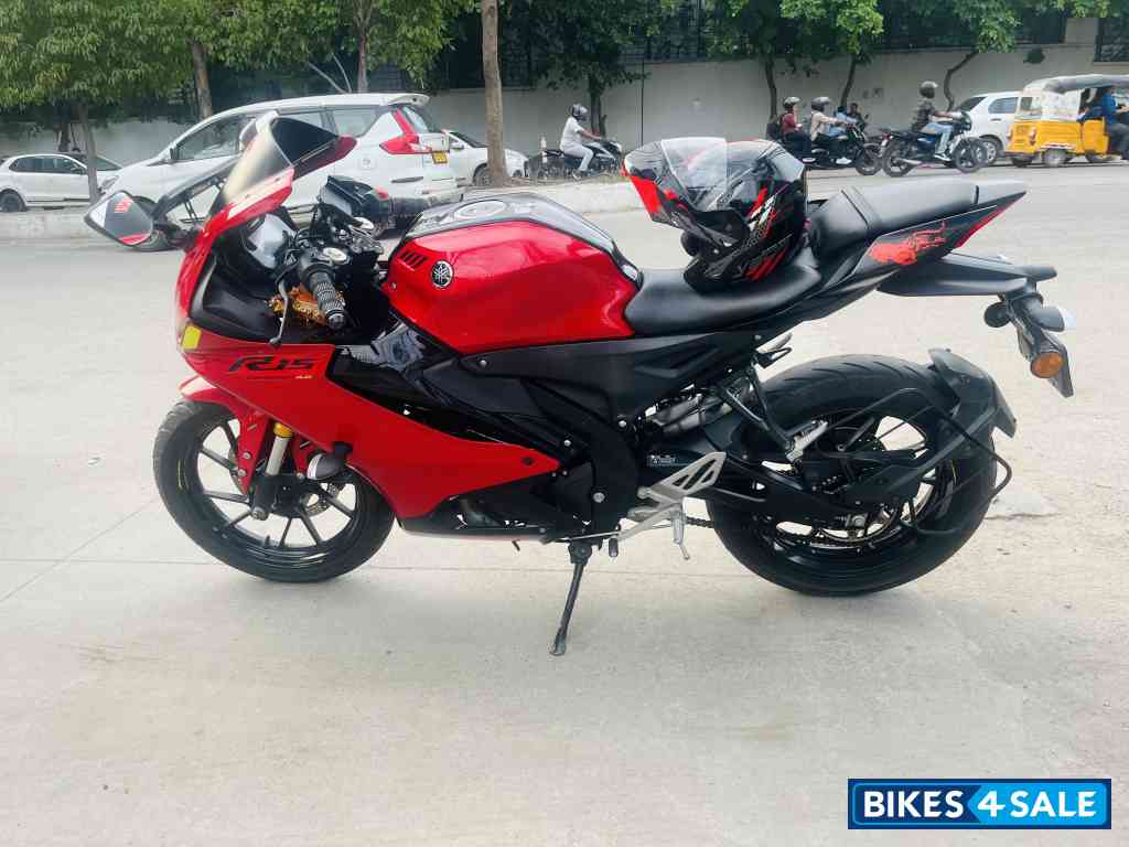 Metallic Red Yamaha R15 V4