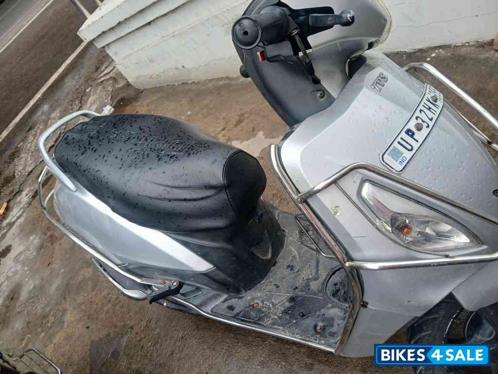 Silver TVS Jupiter Silver TVS Jupiter