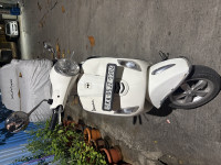 White Vespa VX 125