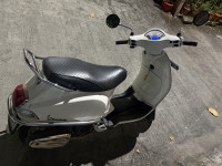 White Vespa VX 125
