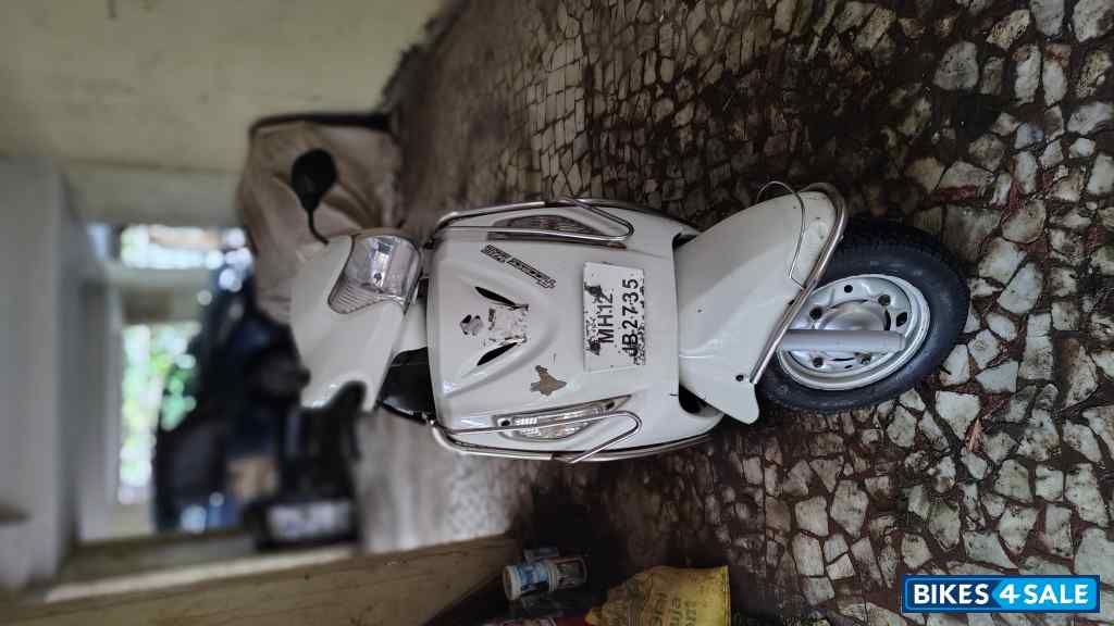 White Suzuki Access 125
