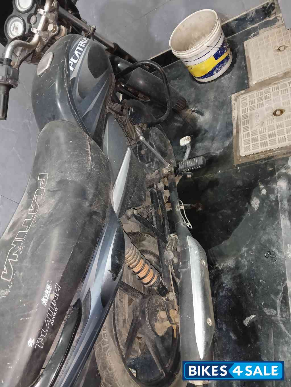 Grey Bajaj Platina 100 Grey Bajaj Platina 100
