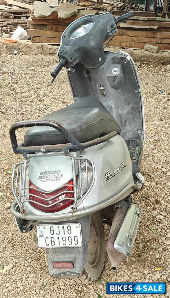 Silver Suzuki Access 125 Silver Suzuki Access 125