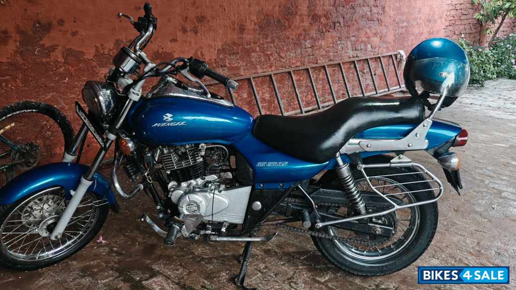 Bajaj Avenger 220 DTS-i