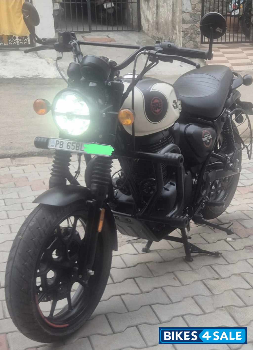 Tokyo Black Royal Enfield Hunter 350 2025