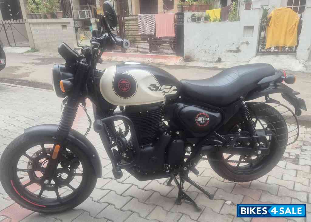 Tokyo Black Royal Enfield Hunter 350 2025