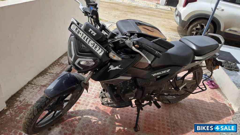 Black TVS Raider Split Seat
