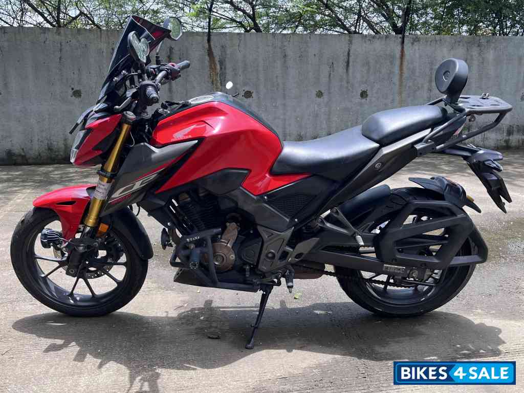 Honda CB300F Deluxe Pro