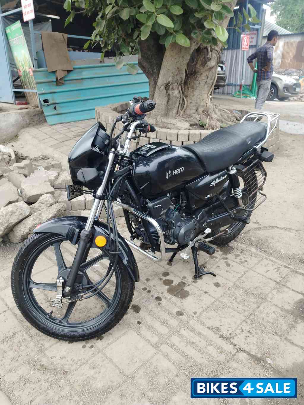 Black Hero Splendor Plus Black and Accent