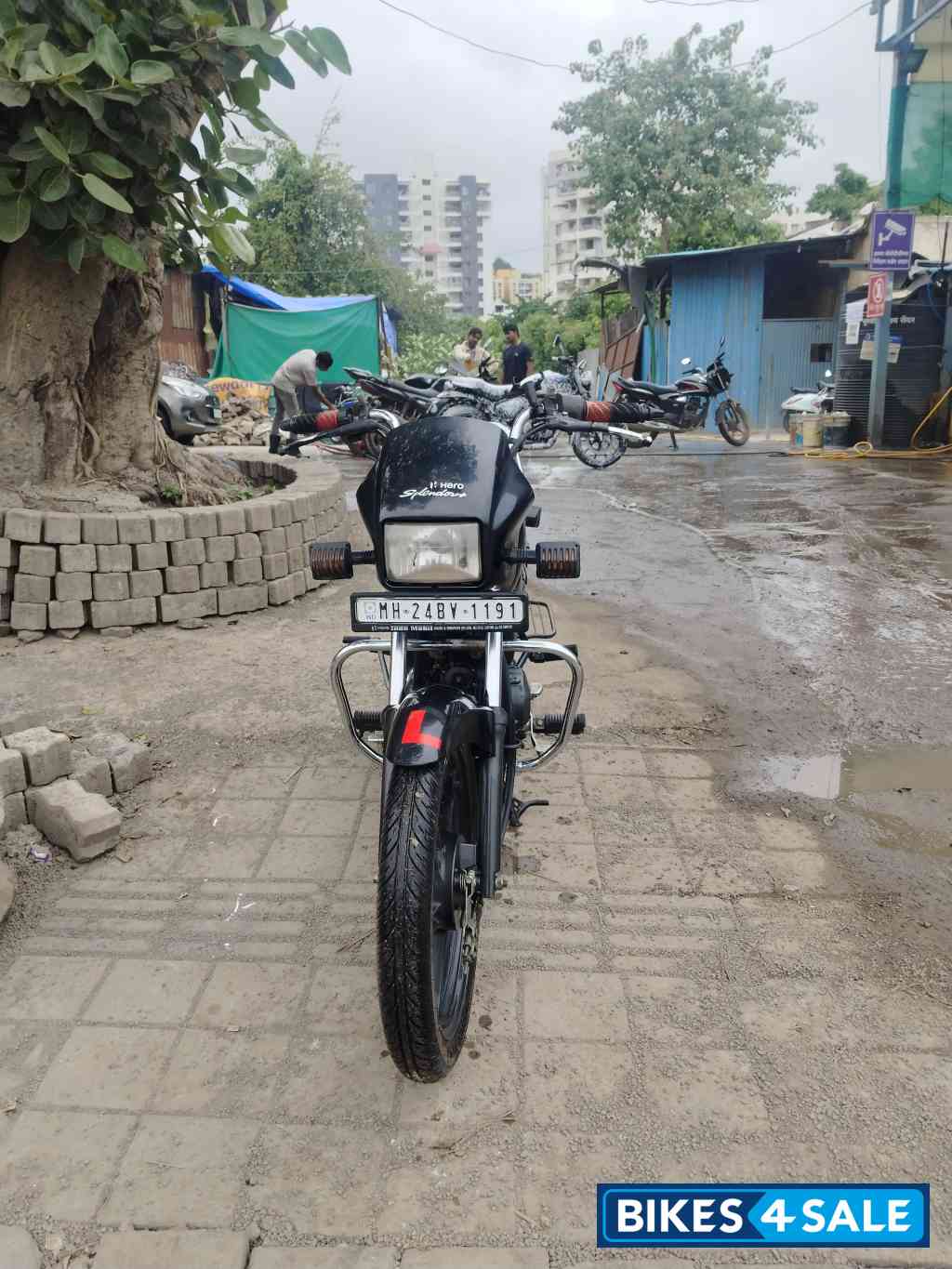 Black Hero Splendor Plus Black and Accent