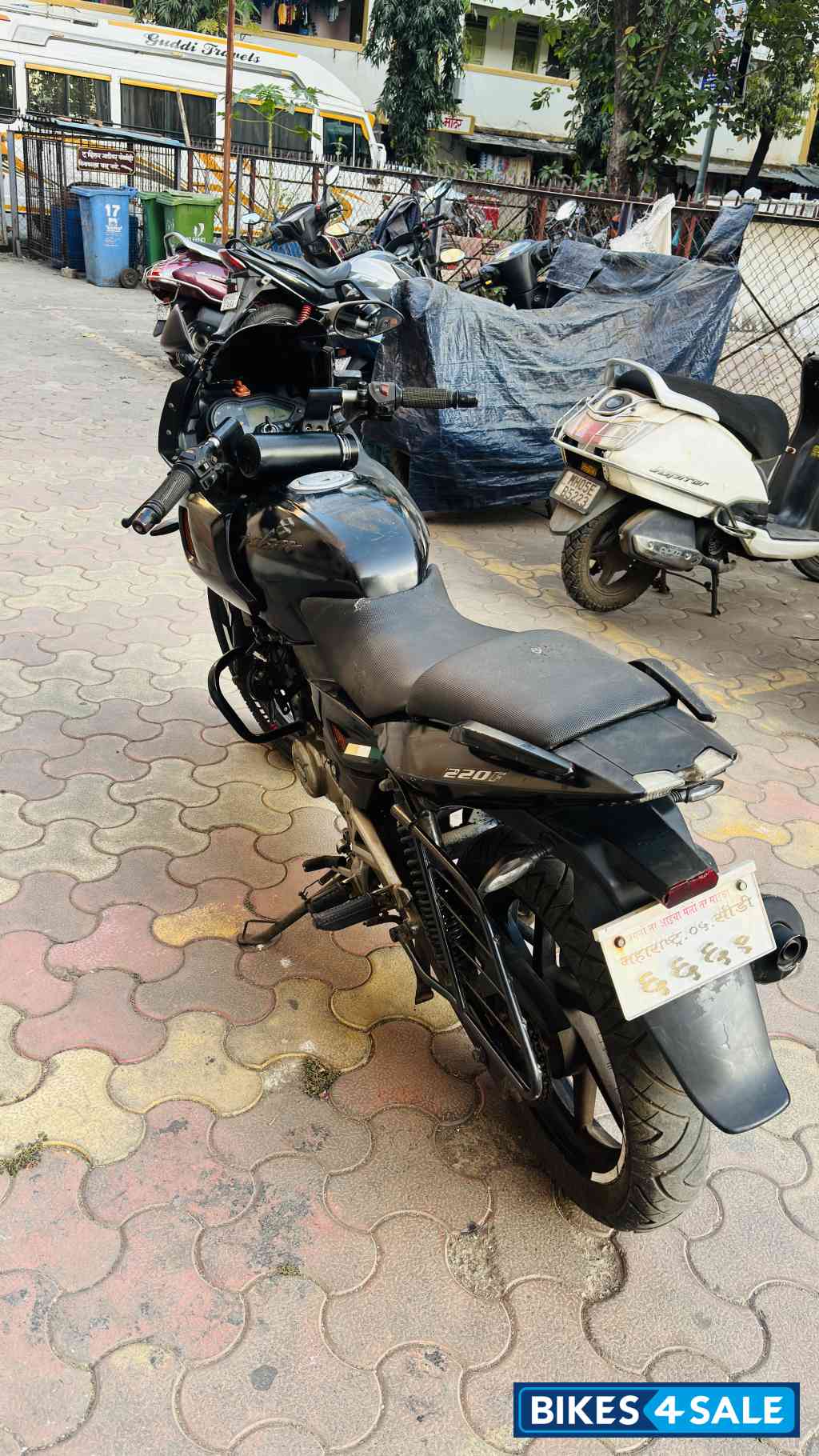 Black Bajaj Pulsar 220F