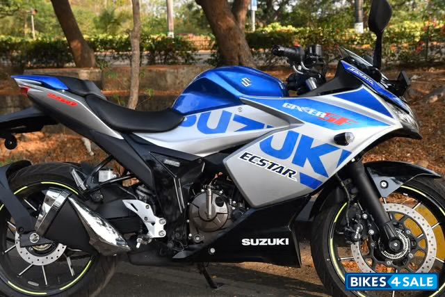 Metallic Triton Blue Suzuki Gixxer SF 250