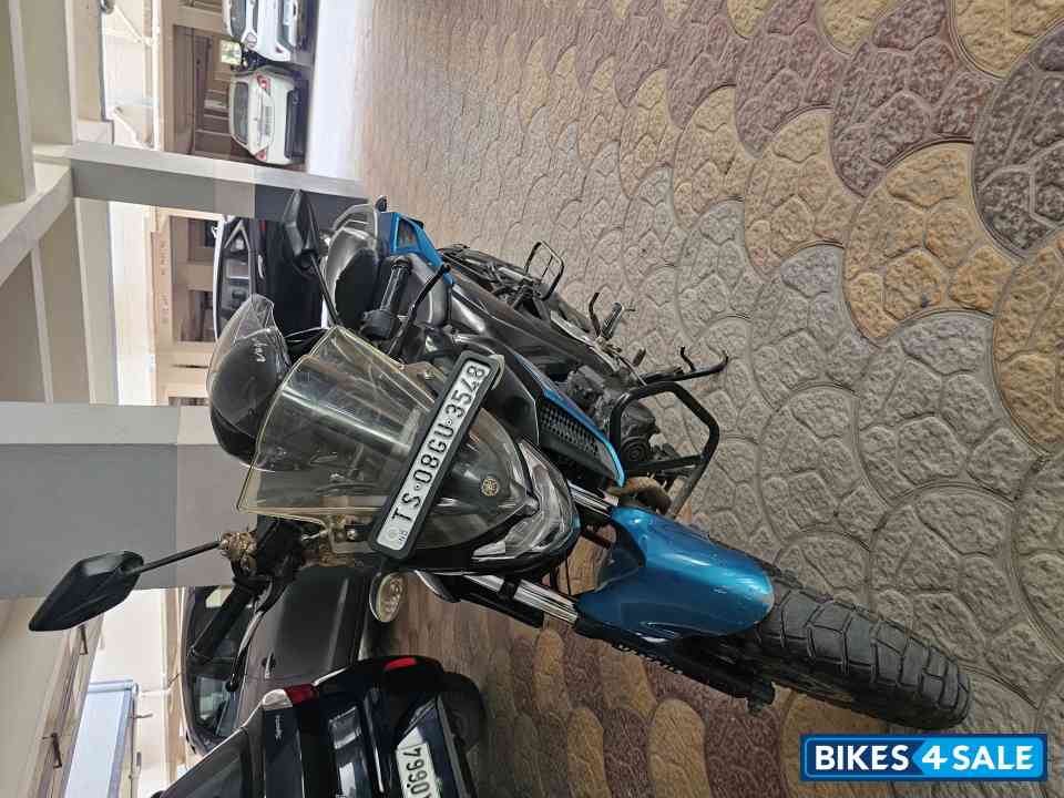 Cyan Blue Yamaha FZ25 Cyan Blue Yamaha FZ25