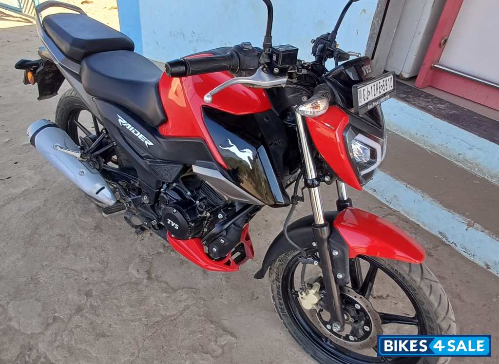 Striking Red TVS Raider 125 Drum