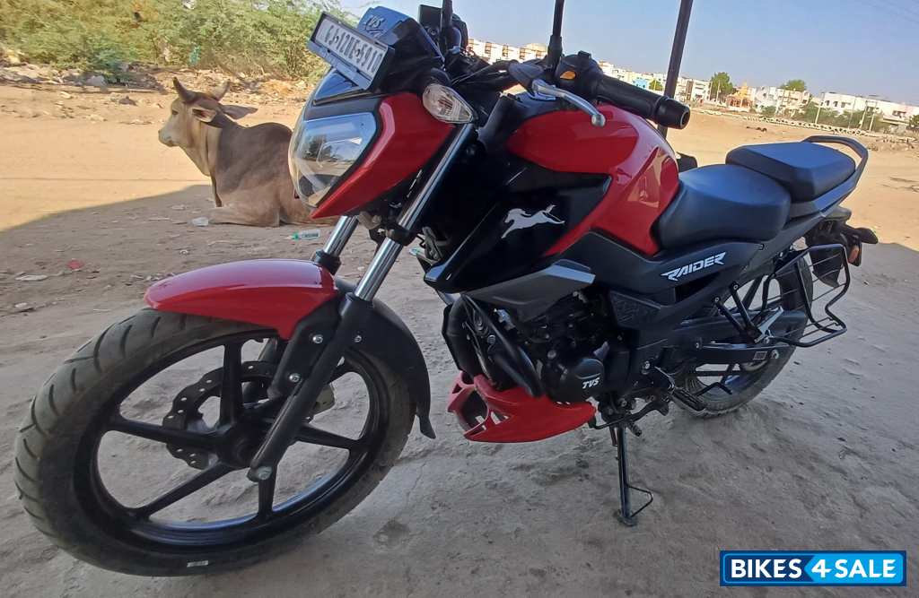 Striking Red TVS Raider 125 Drum Striking Red TVS Raider 125 Drum