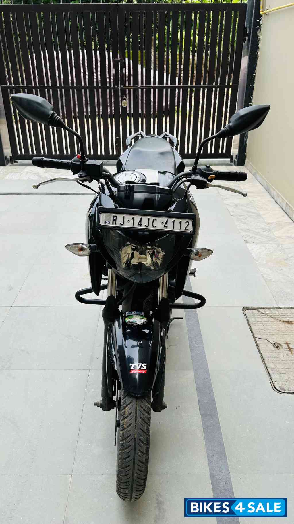 Black TVS Apache RTR 160 4V