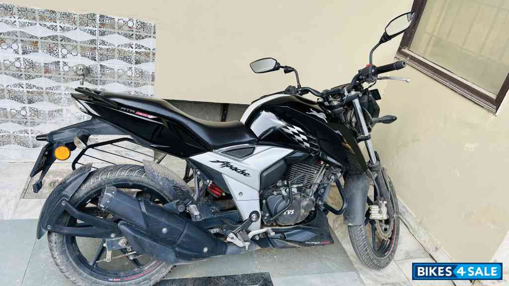 Black TVS Apache RTR 160 4V