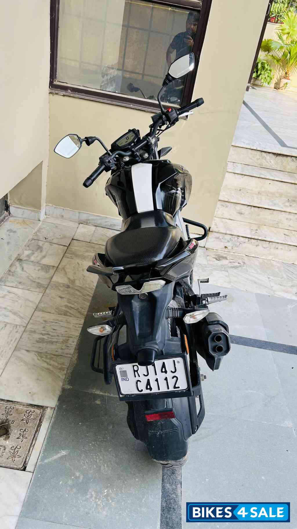 Black TVS Apache RTR 160 4V