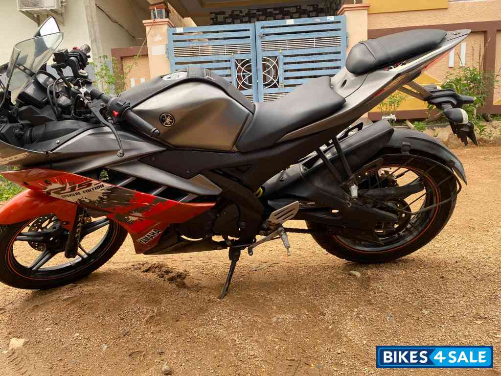 Orenge And Grey Yamaha YZF R15 V2 Orenge And Grey Yamaha YZF R15 V2