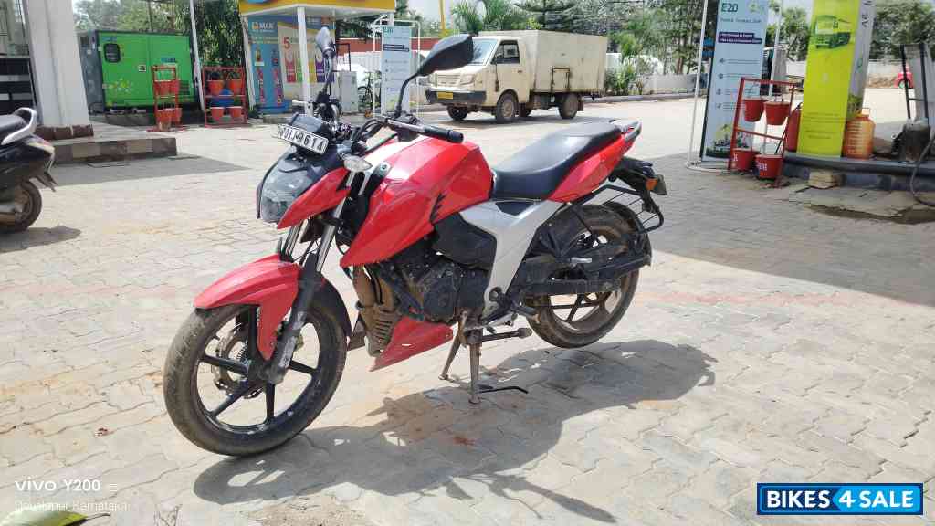 Red TVS Apache RTR 160 4V