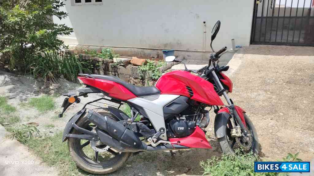 Red TVS Apache RTR 160 4V Red TVS Apache RTR 160 4V