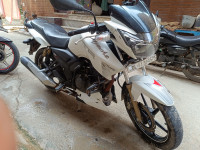 White TVS Apache RTR 180
