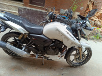 White TVS Apache RTR 180