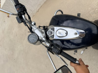 Black Bajaj Avenger 220 DTS-i