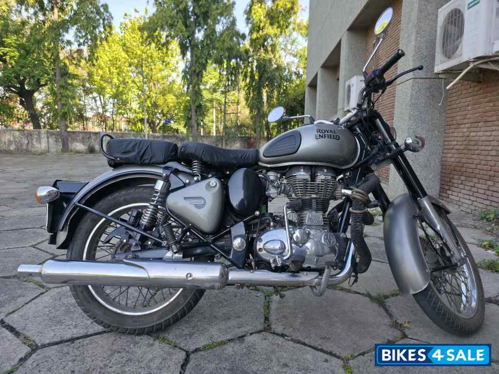 Gunmetal Grey Royal Enfield Classic Gunmetal Grey