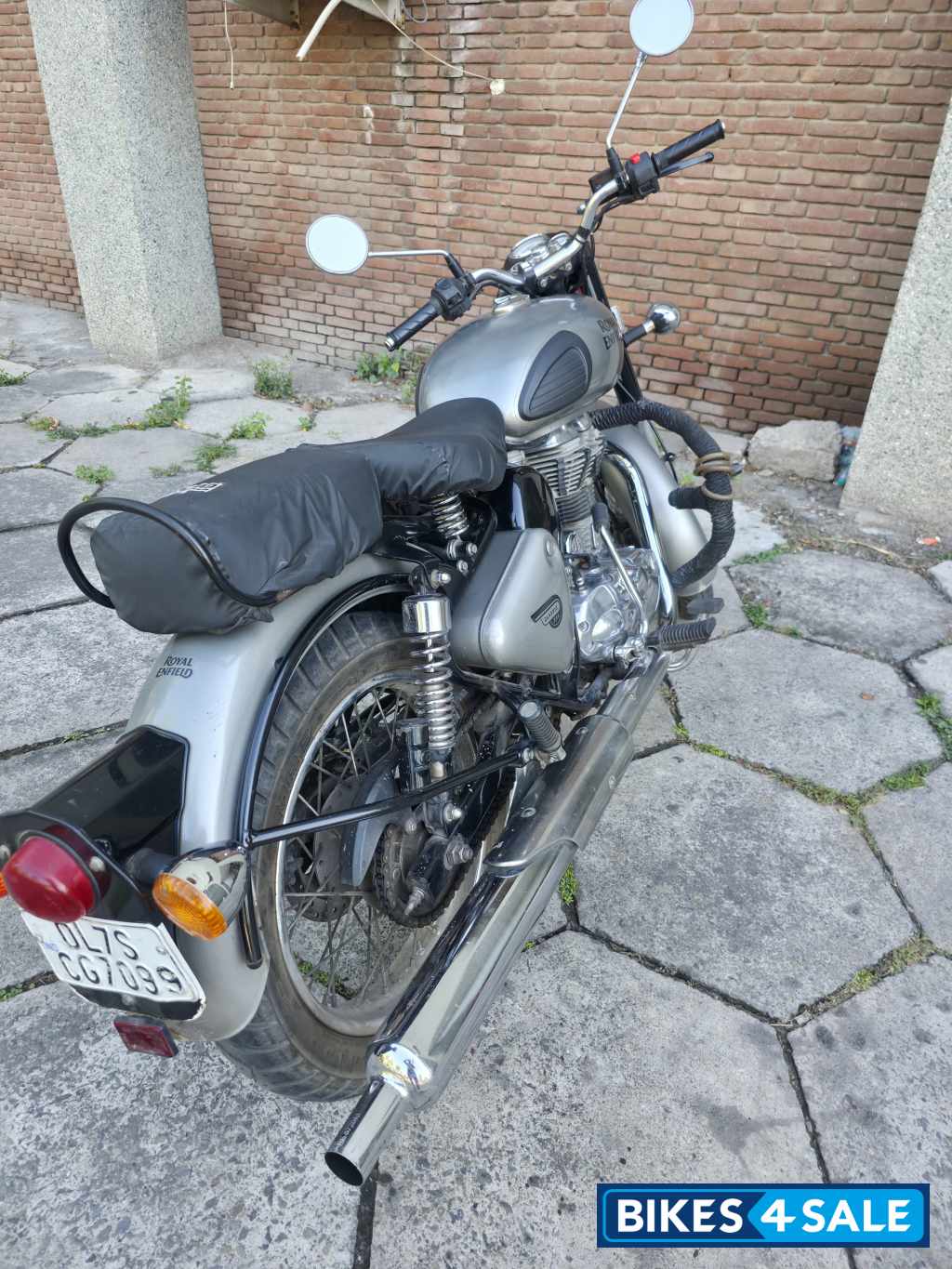 Gunmetal Grey Royal Enfield Classic Gunmetal Grey Gunmetal Grey Royal Enfield Classic Gunmetal Grey
