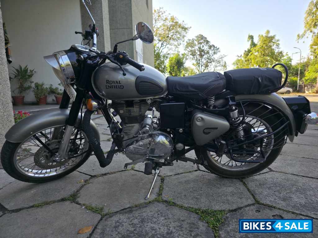 Gunmetal Grey Royal Enfield Classic Gunmetal Grey Gunmetal Grey Royal Enfield Classic Gunmetal Grey