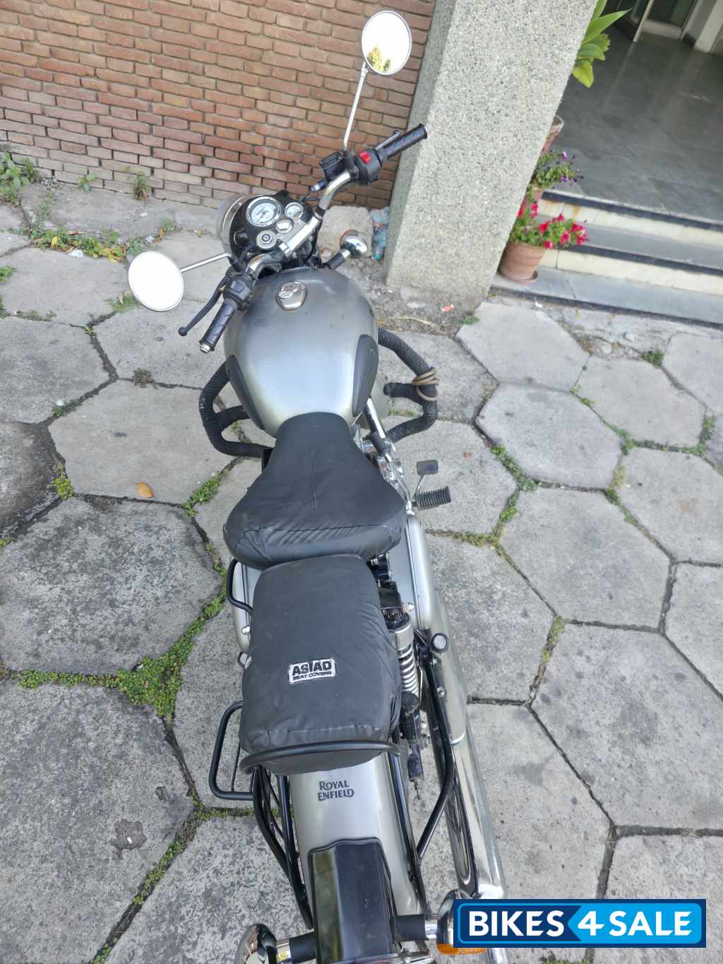 Gunmetal Grey Royal Enfield Classic Gunmetal Grey Gunmetal Grey Royal Enfield Classic Gunmetal Grey
