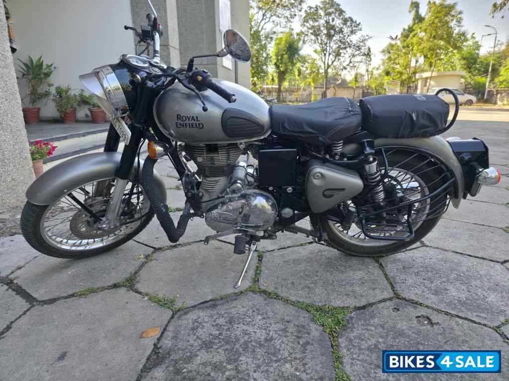 Gunmetal Grey Royal Enfield Classic Gunmetal Grey Gunmetal Grey Royal Enfield Classic Gunmetal Grey