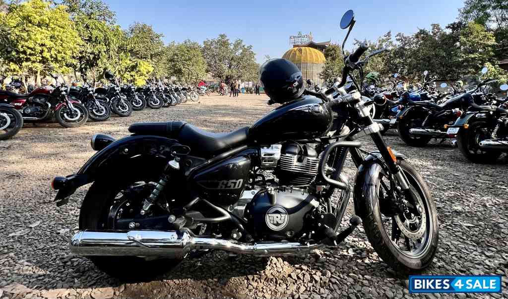 Black Royal Enfield Super Meteor 650