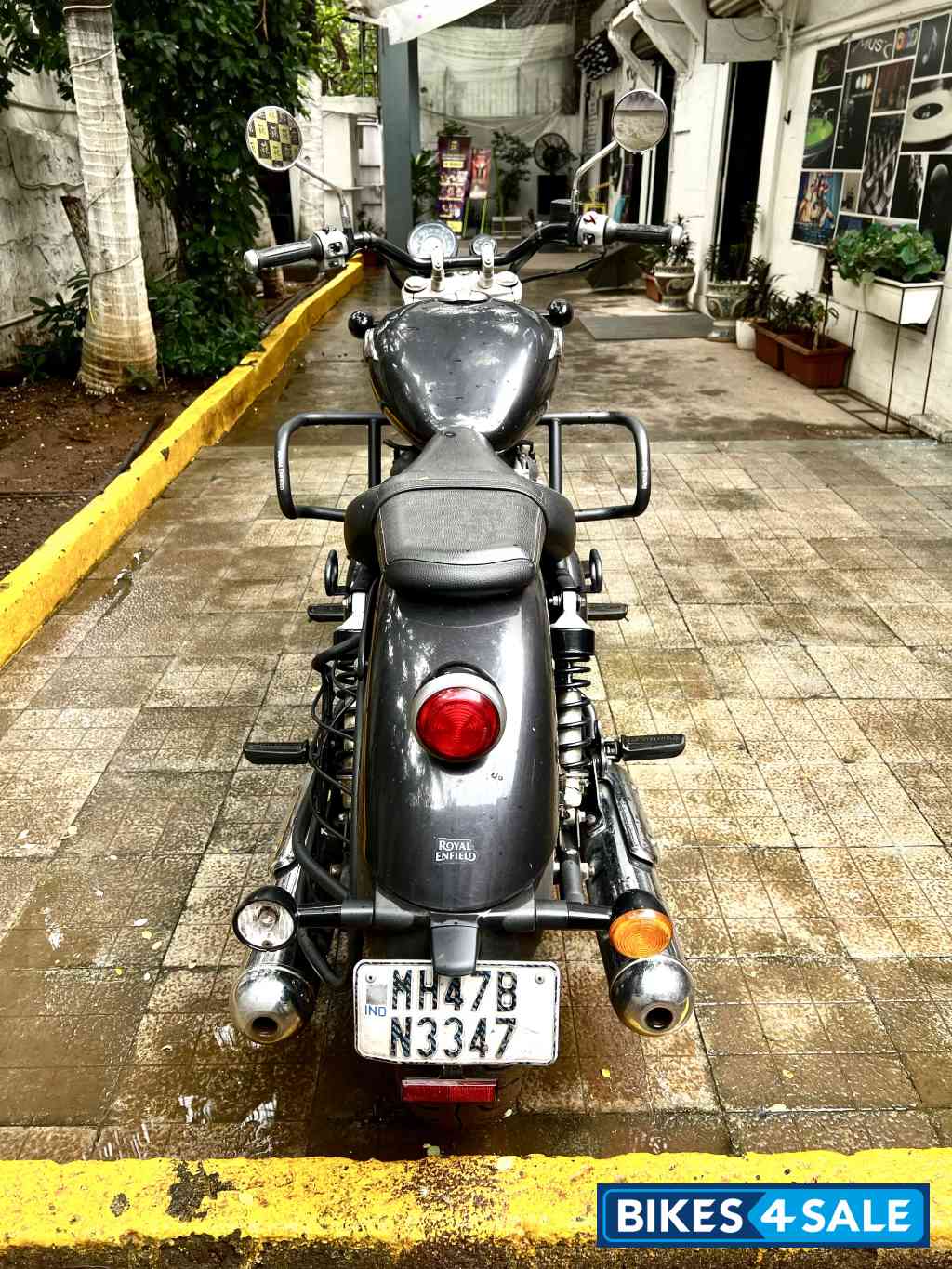 Black Royal Enfield Super Meteor 650 Black Royal Enfield Super Meteor 650