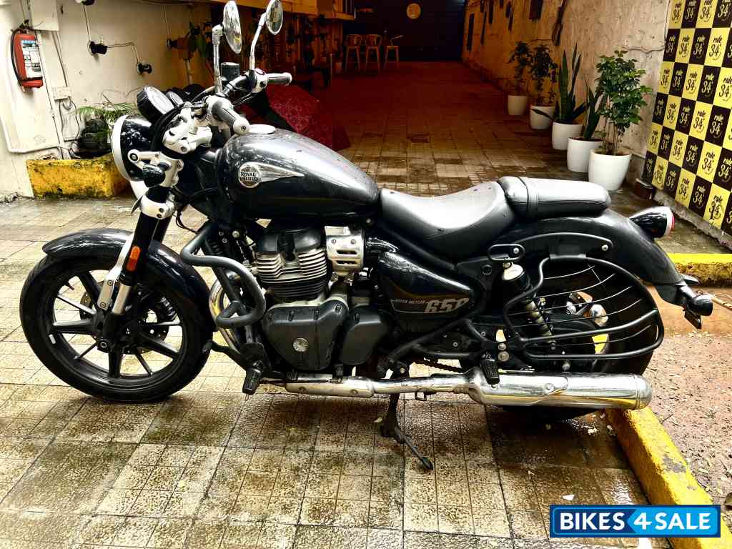 Black Royal Enfield Super Meteor 650 Black Royal Enfield Super Meteor 650