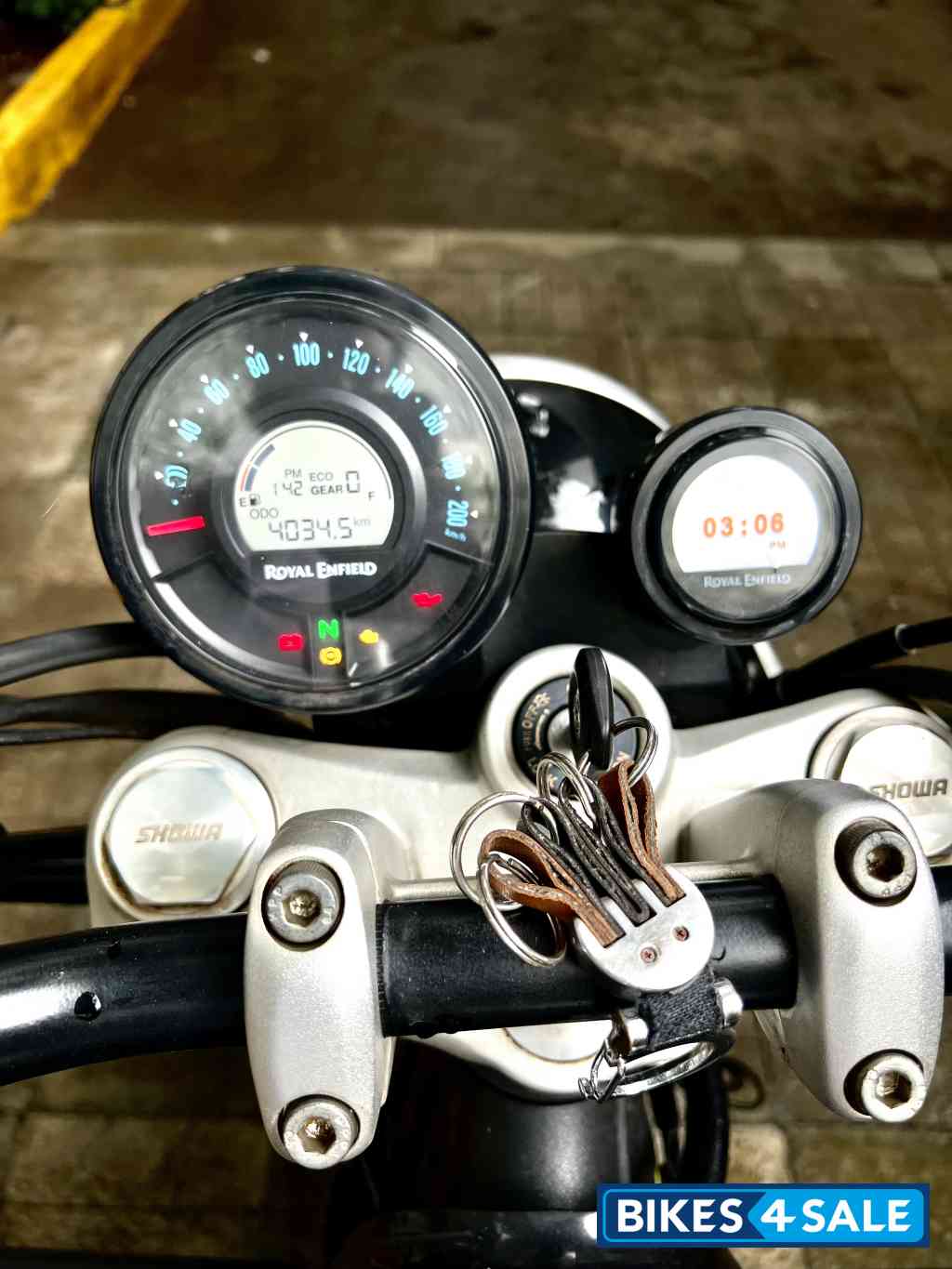 Black Royal Enfield Super Meteor 650 Black Royal Enfield Super Meteor 650