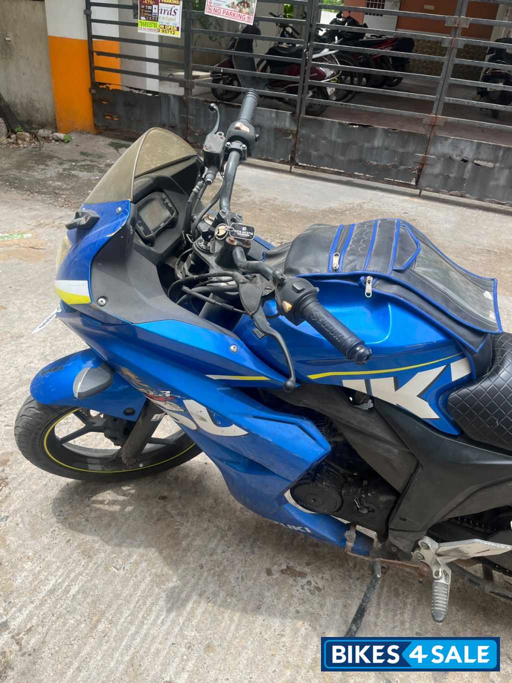 Blue Suzuki Gixxer SF SP Blue Suzuki Gixxer SF SP