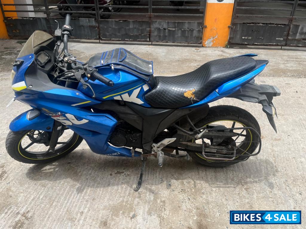 Blue Suzuki Gixxer SF SP Blue Suzuki Gixxer SF SP