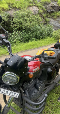 Yezdi Roadster Dual Tone 2023 Model