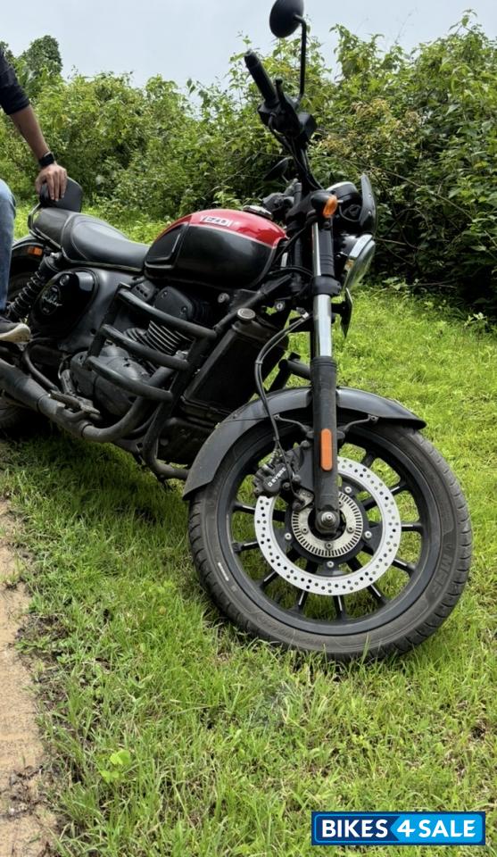 Yezdi Roadster Dual Tone Yezdi Roadster Dual Tone