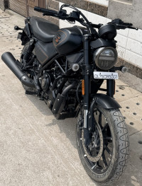 Black Harley Davidson X 440
