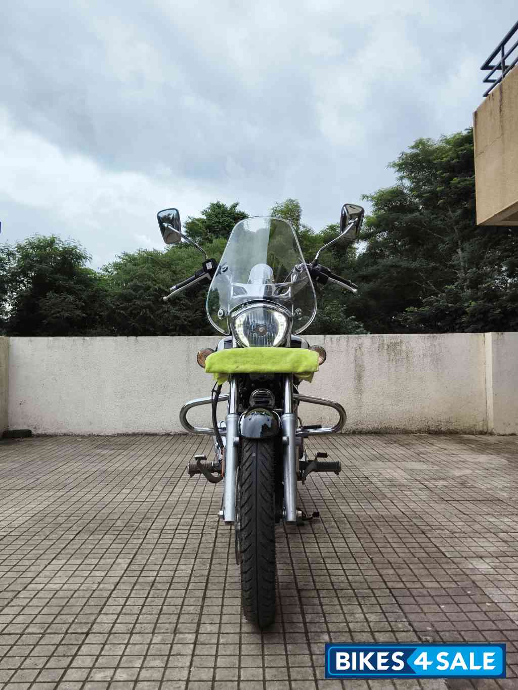 Auburn Black Bajaj Avenger Cruise 220 BS6 Auburn Black Bajaj Avenger Cruise 220 BS6