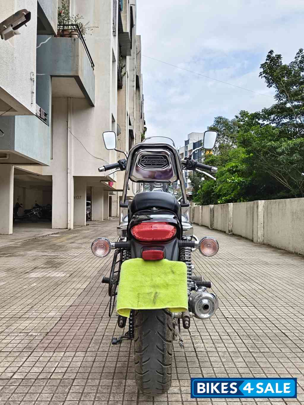Auburn Black Bajaj Avenger Cruise 220 BS6 Auburn Black Bajaj Avenger Cruise 220 BS6