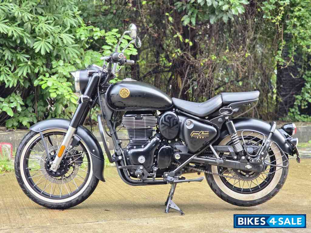 Black Royal Enfield Goan Classic 350 Black Royal Enfield Goan Classic 350