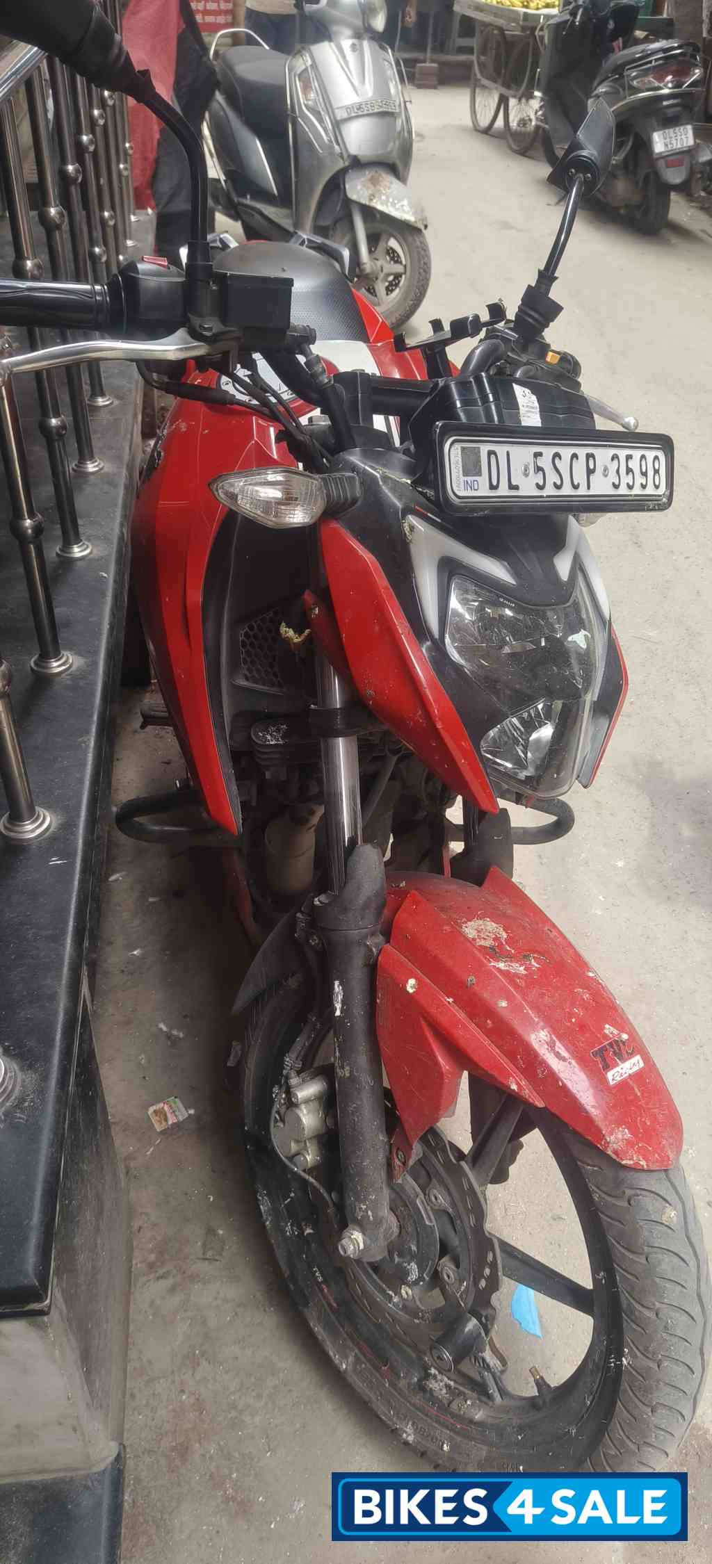 TVS Apache RTR 160 4V BS6
