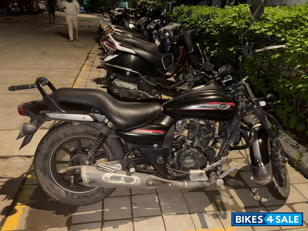 Black Bajaj Avenger Street 220 Black Bajaj Avenger Street 220