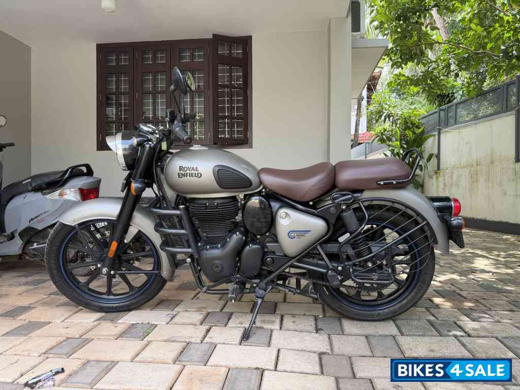 Gunmetal Grey Royal Enfield Classic 350 Dual Channel BS6